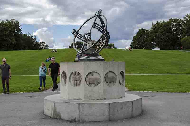 Noruega - Oslo 065 - parque Vigeland - Horoscopo.jpg